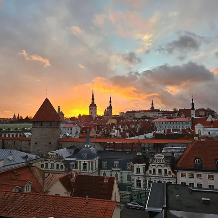 Comfort Of City Central With Charming View *